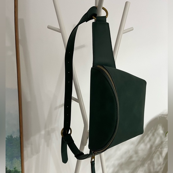 Universal Threads Fanny Pack - Picture 2 of 4